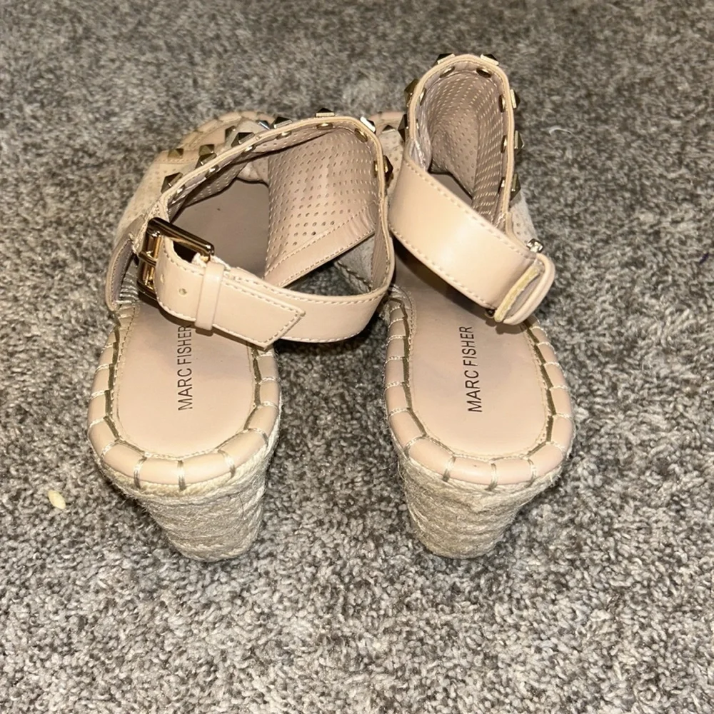 Marc Fisher Studded Perforated Espadrille Peep Toe Sandals Size 8.5